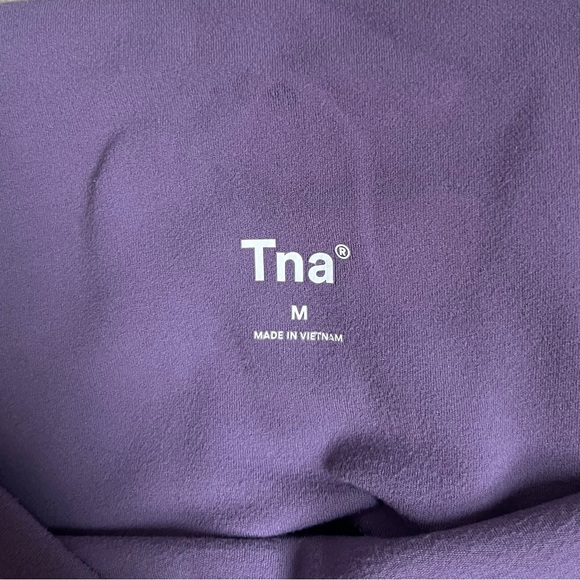 Aritzia - TNA Matching Leggings and Ribbed Tshirt - Picture 3 of 4